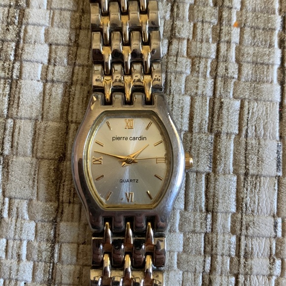 Gorgeous ladies Pierre Cardin watch - Picture 1 of 4